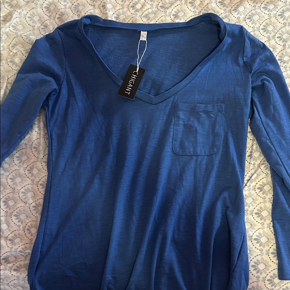 Chic Women's Deep Blue Long Sleeve V-Neck Tee